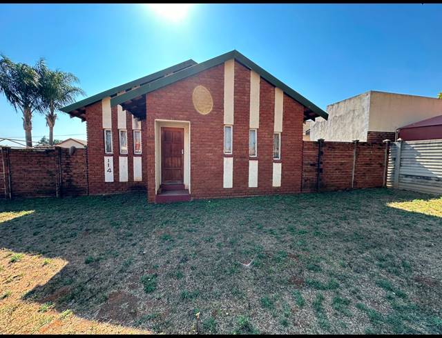 2 BEDROOM HOUSE FOR SALE IN FLORA PARK